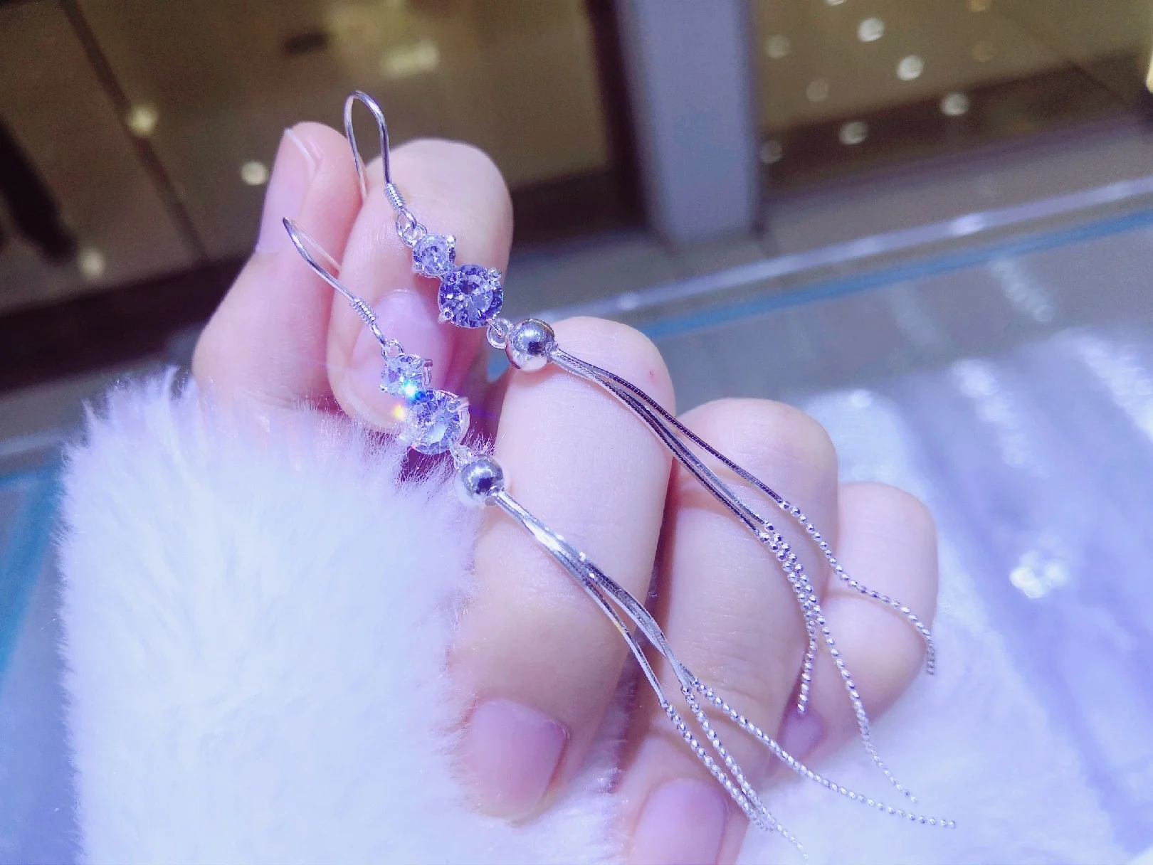 

Featured tassel inlaid stone earrings fashion trend