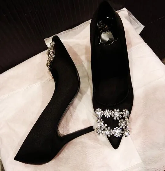 2019 г. лидер продаж женские атласные туфли-лодочки с острым носком украшенные