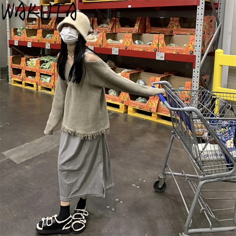 Свитер с открытыми плечами и V-образным вырезом | Женская одежда