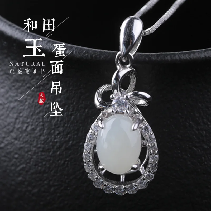 Подвеска из натурального нефрита с подвеской серебра 925 пробы инкрустированным