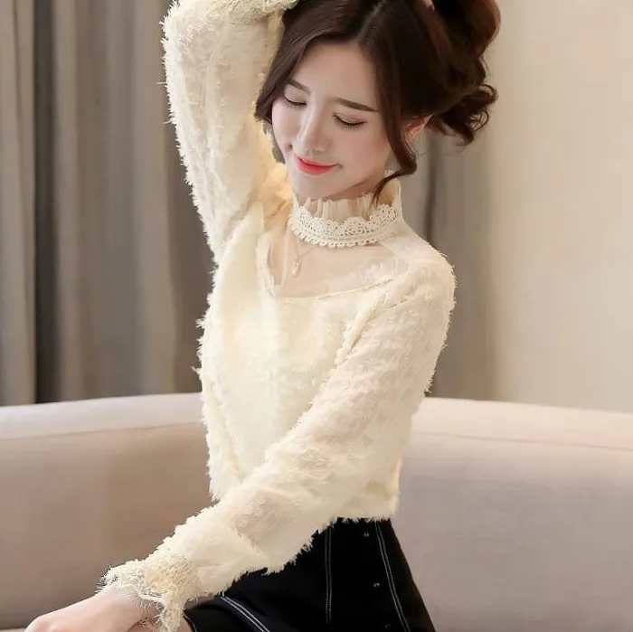 Женская бархатная утепленная блузка с кружевом осенне-зимняя длинным рукавом