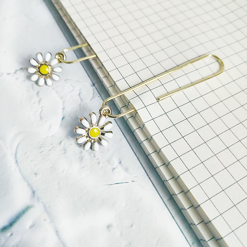 

5Pcs/box Daisy flower Bookmark Paper Clip Metal Material Bookmarks for Book Stationery School Office Supplies H0338