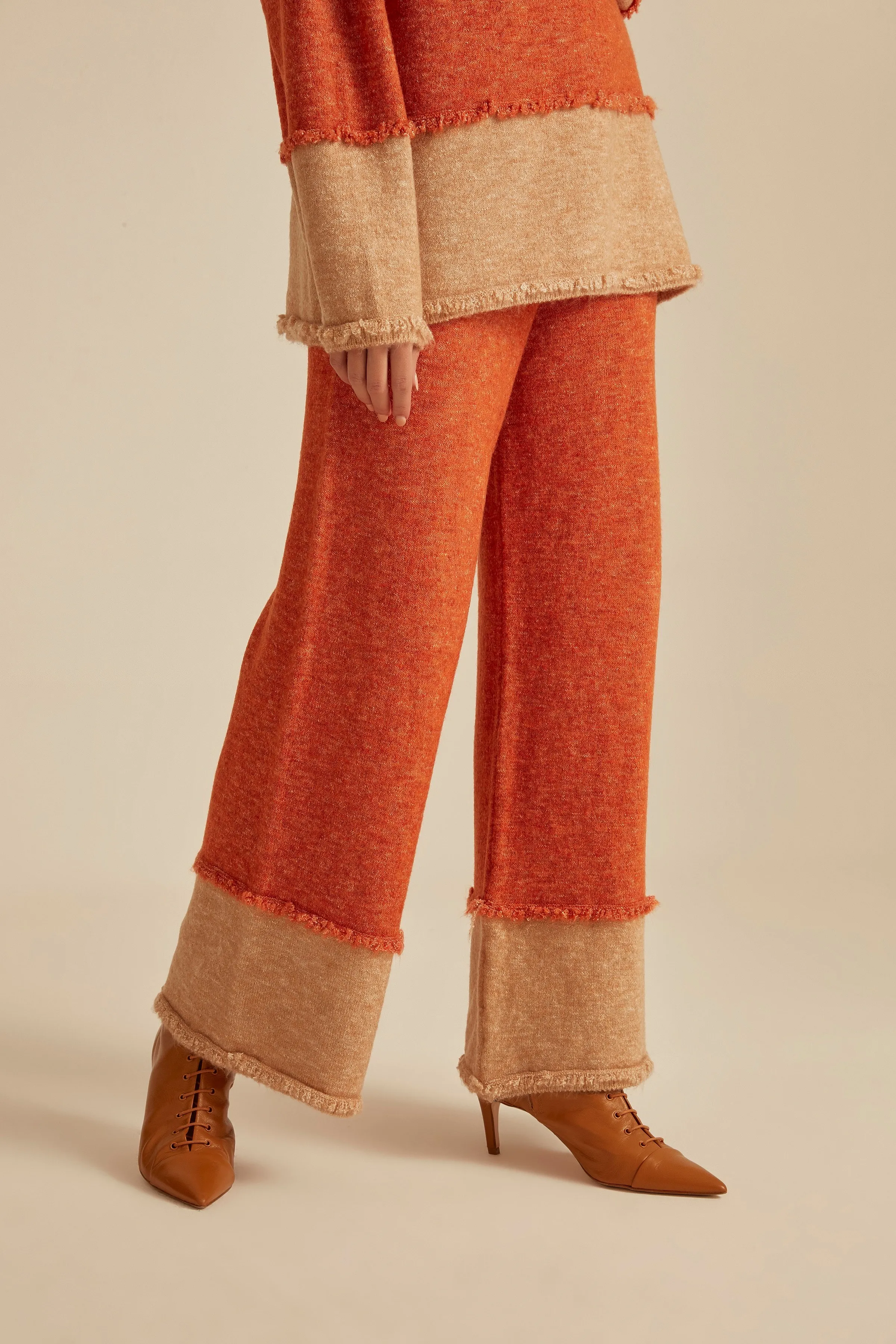 

Tassel Detail Waist Fitted Sweater Pants-Cinnamon Camel