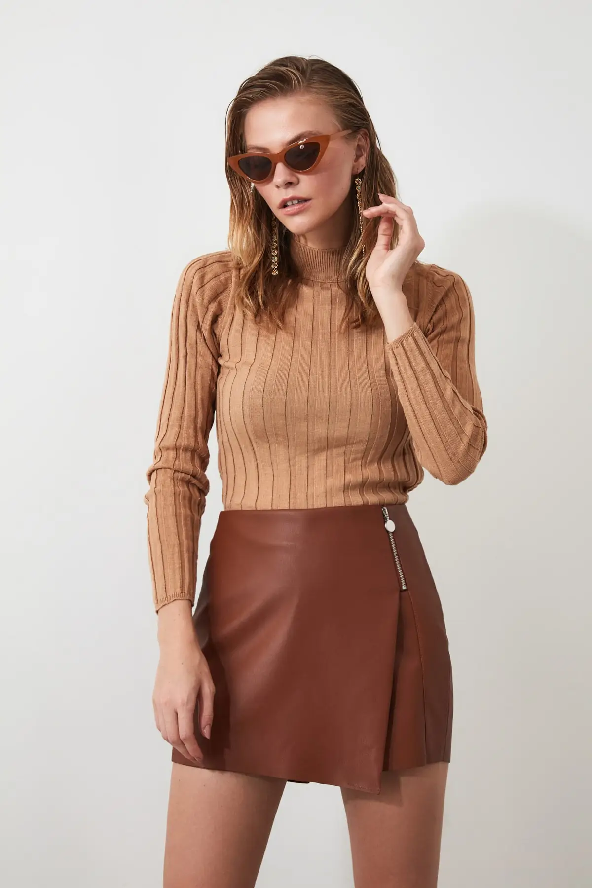 

Trendyol Upright Collar Knitwear Sweater TWOAW20KZ1132