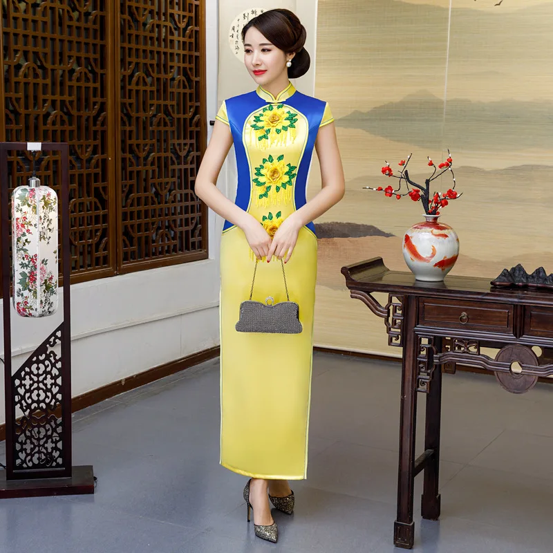 

Plus Size 6XL Women Elegant Chinese Flower Embroidery Aplique Tassel Cheongsam Long Satin Short Sleeve Orientale Banquet Qipao
