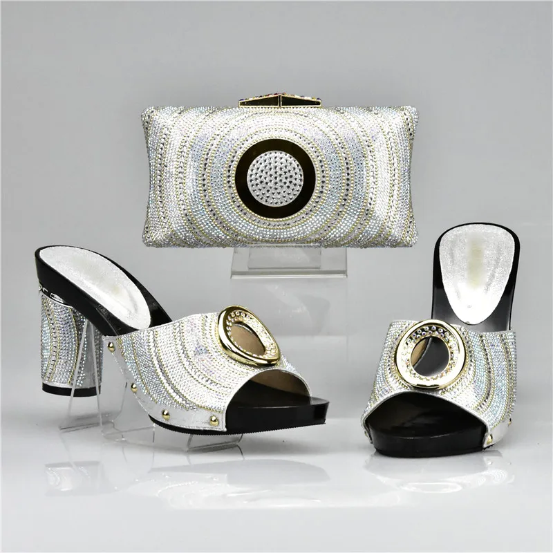 Женская обувь в африканском стиле серебристого цвета комплект из обуви и сумки