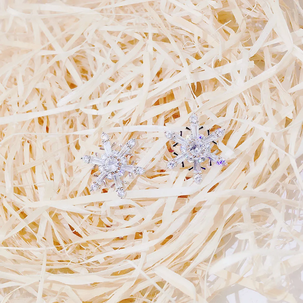 Yun ruo женские проложить кубический циркон серьги-гвоздики в виде снежинок S925