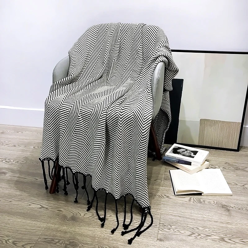 

BOUSSAC Nordic Fashion Black and White Striped Blanket Single Sofa Blanket Popular Outdoor Travel Thick Warm Office Nap Planket