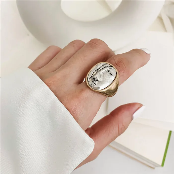 HUANZHI Vintage Exaggeration Portrait Big Round Rings Personality Geometric Finger Rings for Women Girls Party Jewelry Gifts images - 6
