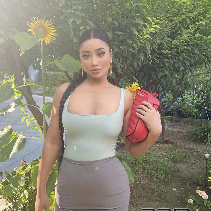 Комбинезон жилетка из сверхэластичной ткани комбинезон с квадратным вырезом