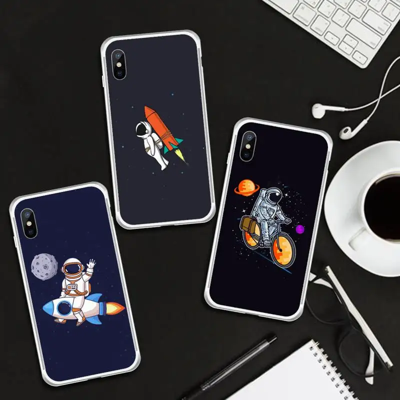 

Funny cute astronaut painting Phone Case Transparent for iPhone 6 7 8 11 12 s mini pro X XS XR MAX Plus cover funda shell