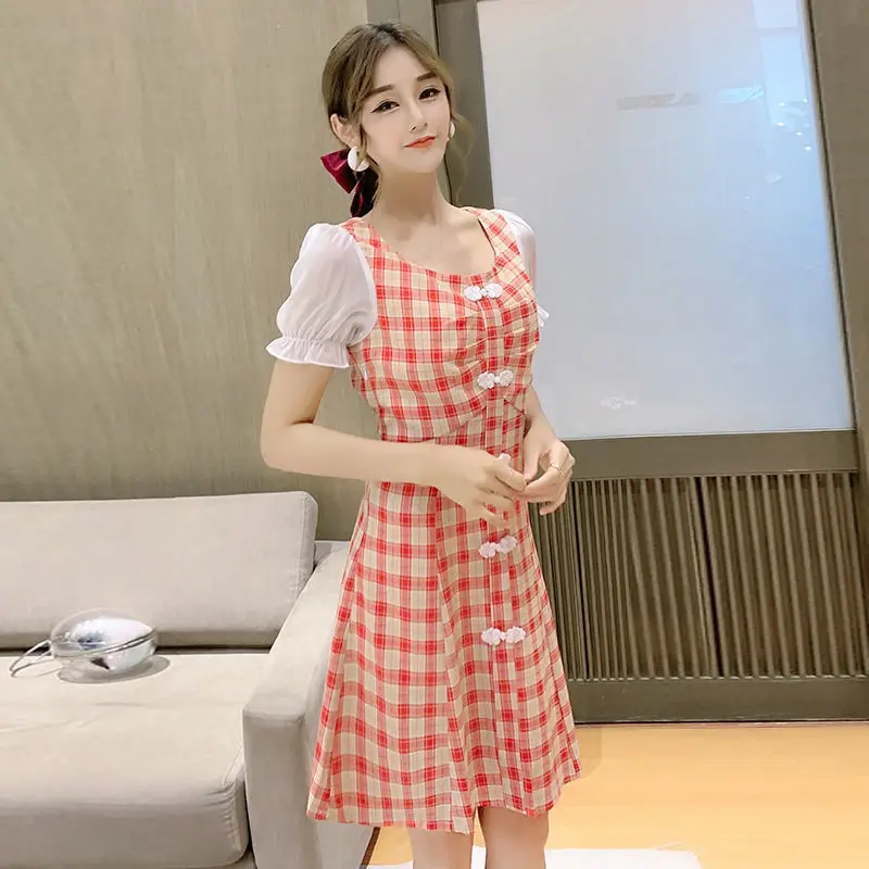 

Spring and Summer 2021 New Korean Bubble Sleeve Medium Length Cheongsam Modified Dress with Western Retro Style Skirt