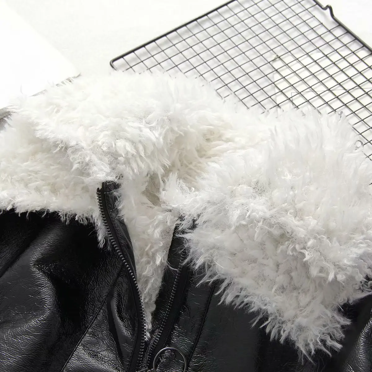 Женская мотоциклетная куртка на молнии блестящая из искусственной кожи с