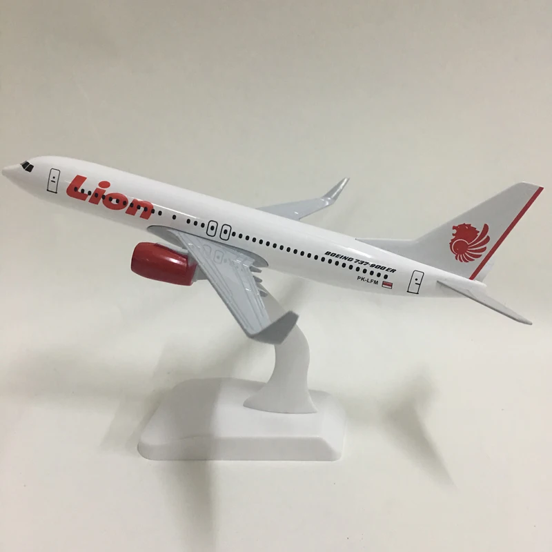 Джейсон пачка 20 см Лев Boeing 737-900 модель самолета Модель аэроплана самолет 1:300 Diecast