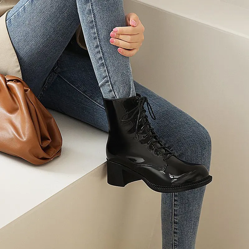 

Spring and autumn 2020 new fashion casual women's shoes versatile personalized motorcycle boots chun-Heel Martin boots X536