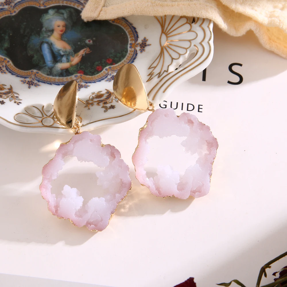 Женские серьги-гвоздики в богемном стиле с каплевидными камнями круглые