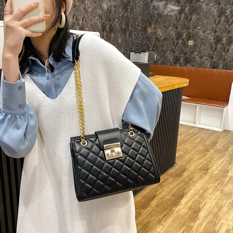 

Chain Designer PU Leather Crossbody Bags For Women 2021 Women's Winter Simple Style Handbags Branded Trending Hand Bag