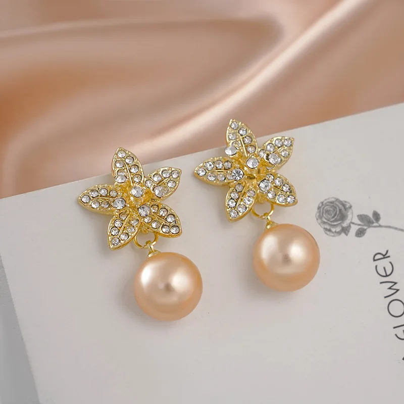 

2021 New Sweet Fashion Crystal Flowers Stud Earrings Contracted Elegant Temperament Fine Pearl Women Korean Earrings Joker