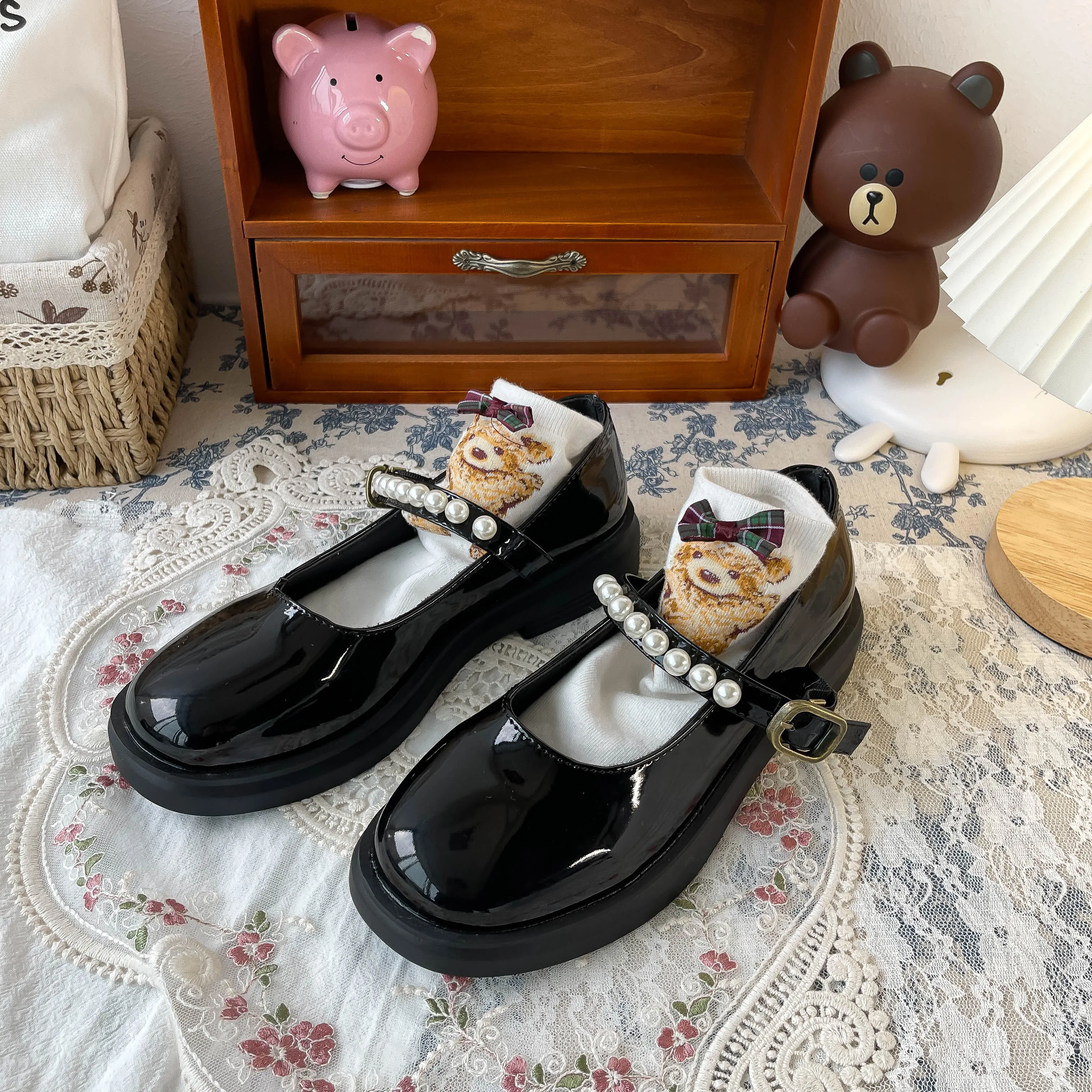 

Туфли Мэри Джейн с жемчугом и пряжкой One Word, женские туфли на весну и осень, новые универсальные туфли в стиле ретро на толстой подошве, мален...