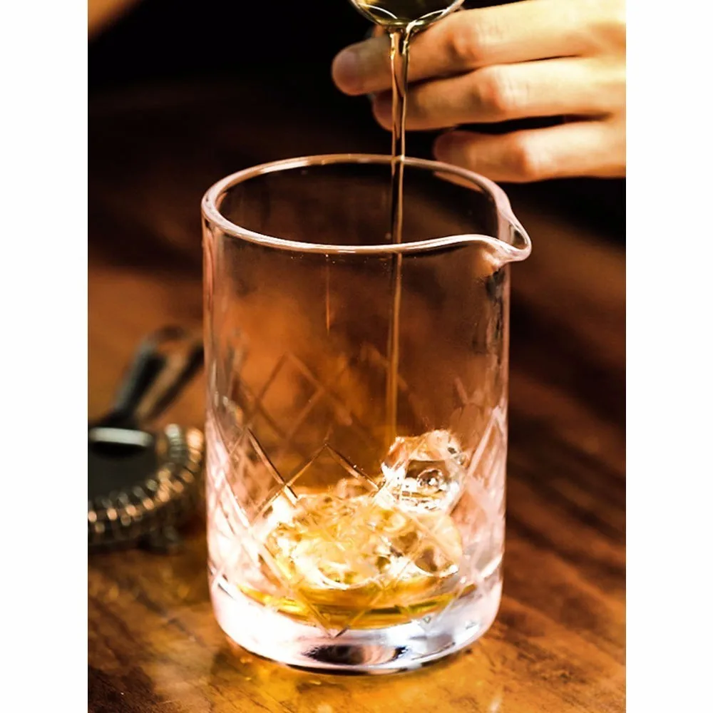 Японский Бар Профессиональный бармен с украшением в виде кристаллов Коктейльные