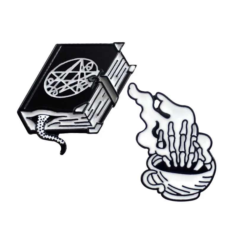 Брошь для Хэллоуина черная волшебная книга белая ручная булавка кофейной чашки