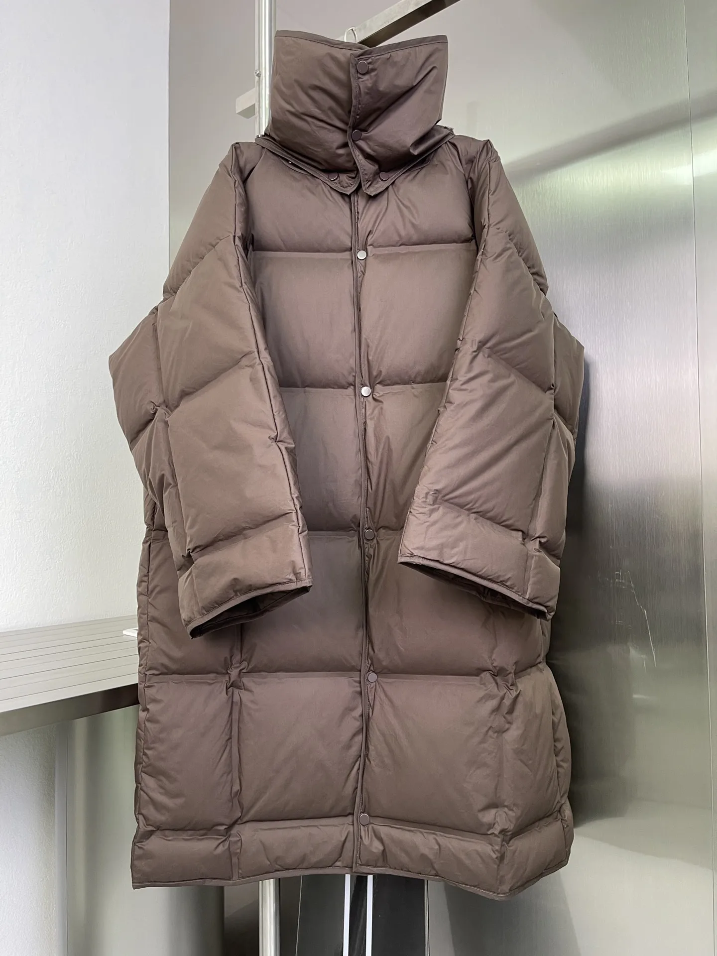 

Длинный пуховик 2021 зимнее женское длинное свободное утепленное длинное пальто до колена с капюшоном