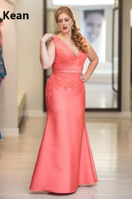 

Женское вечернее платье с V-образным вырезом и юбкой-годе