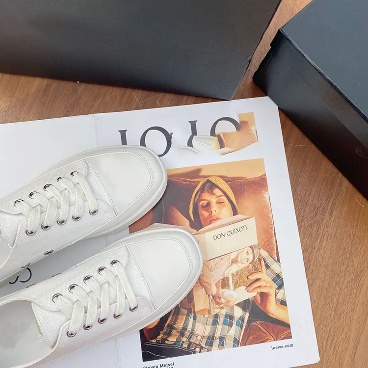 

Ladies fashion sports shoes