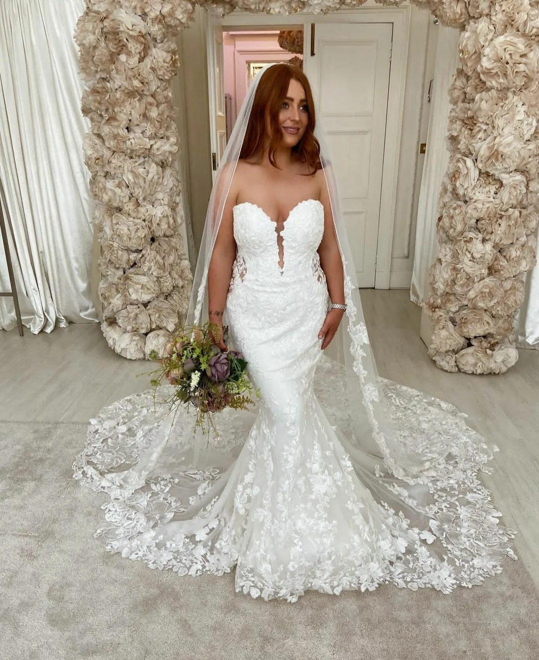 

Elegant Long V-Nek Mermaid Lace Wedding Dresses Tulle Open Back Sweep Train Brautkleid Robes de Soirée for Women