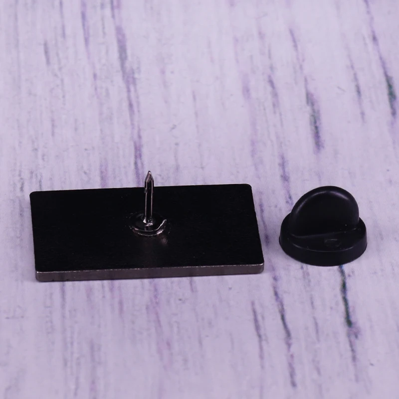 Эмалированная брошь в виде грустных песен черная черно зеленая прямоугольная