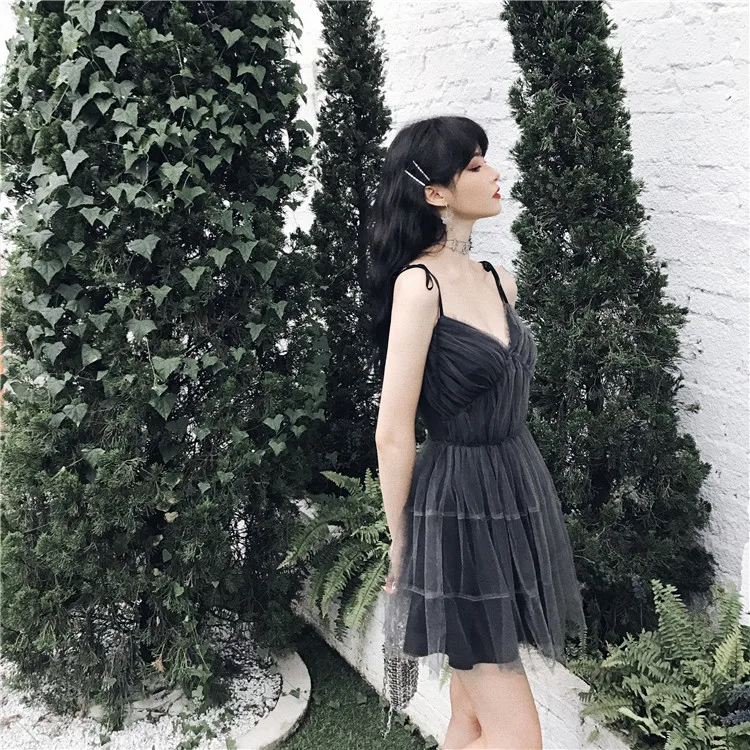 Женское винтажное платье Ruibbit серое кружевное мини на тонких бретельках вечерние