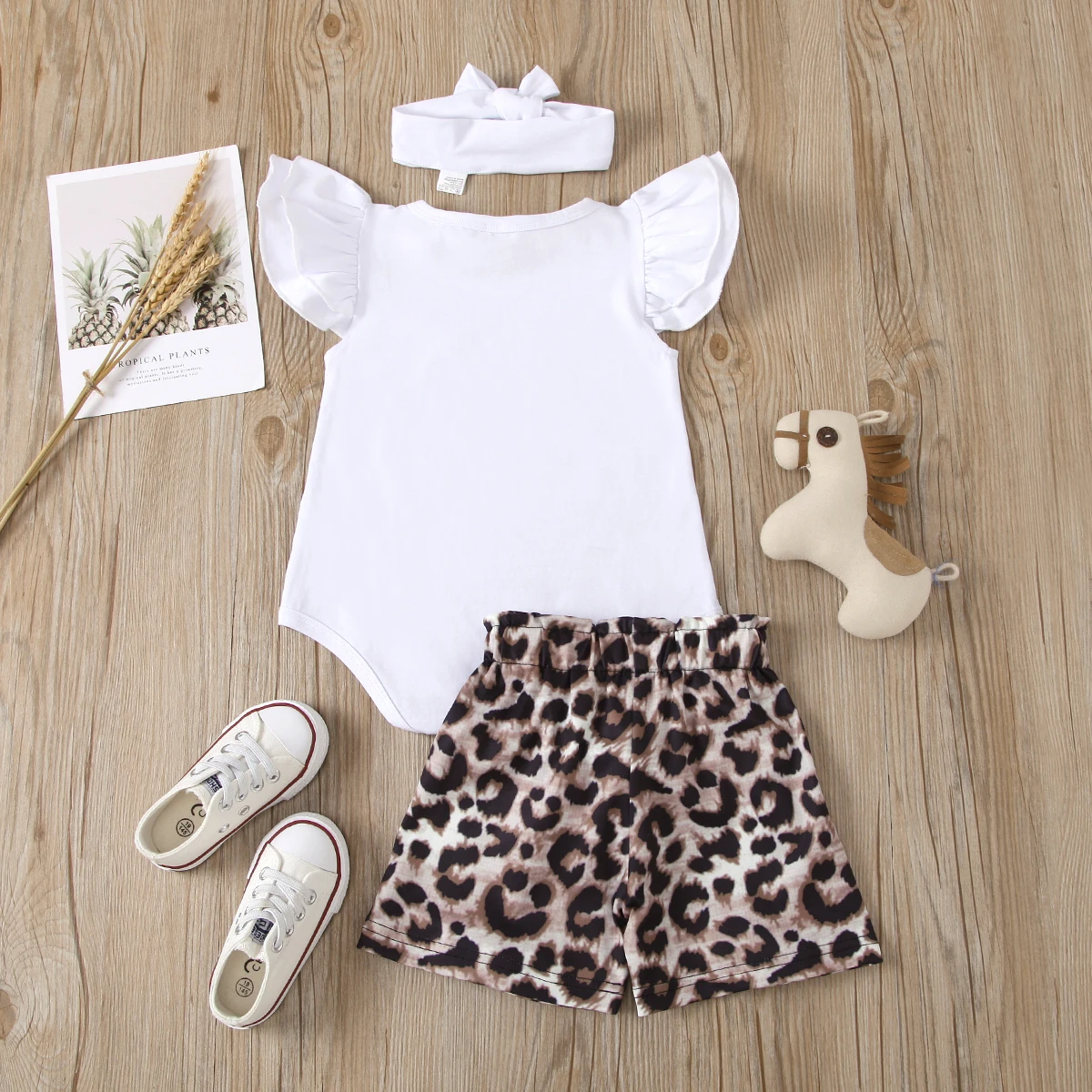

Pudcoco 2021 Summer 0-12M Baby Girl 3Pcs Set MAMA'S BESTIE Flared Short Sleeve Letter Print Bodysuit+Floral/Leopard Shorts+Bow