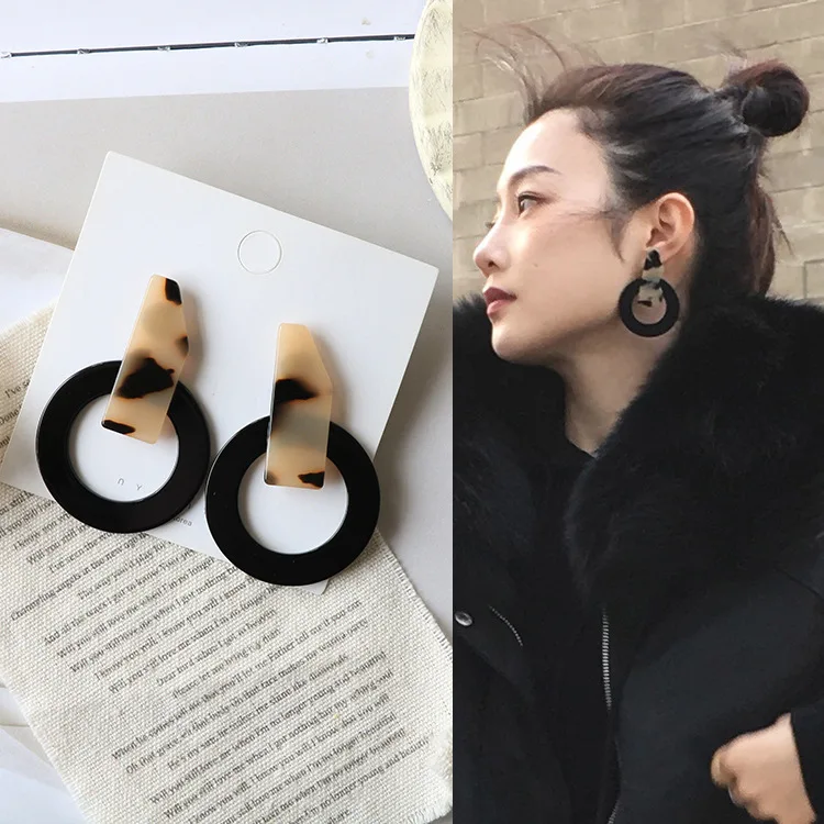 

Anna the same earrings Korean simple temperament geometric leopard black ring earrings retro chic net red ear clips