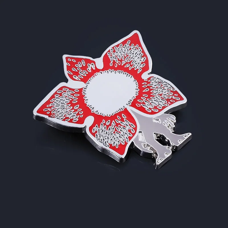 Броши в виде одиннадцати вафель с изображением странной вещи алфавит светлая