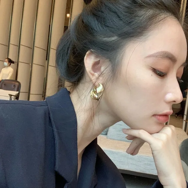 Gold Hoop Earrings Irregular Casual Nightclub Full Matching Ladies Circle Twisted Shape Ear Buckles Party Jewelry | Украшения и
