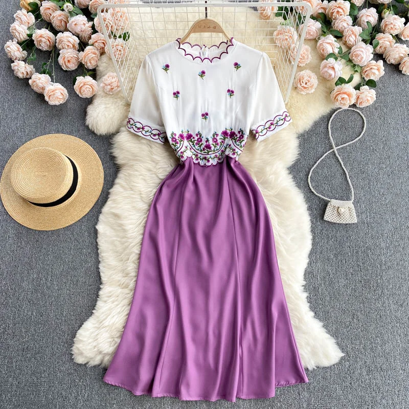 

Женское платье-Русалка средней длины, с вышивкой и коротким рукавом