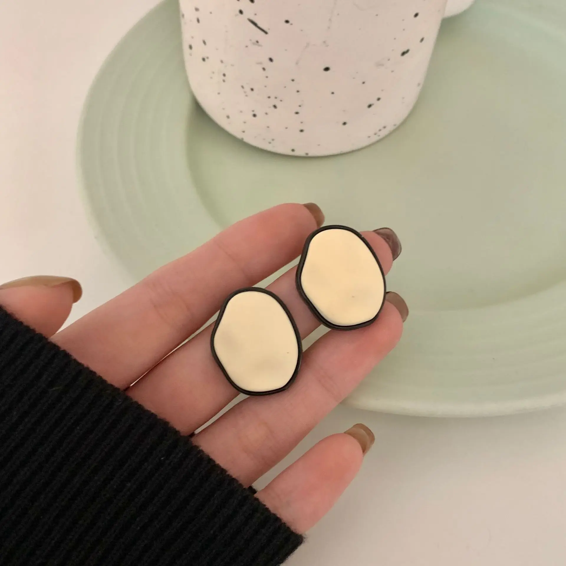 

Женские серьги-гвоздики из серебра 925 пробы