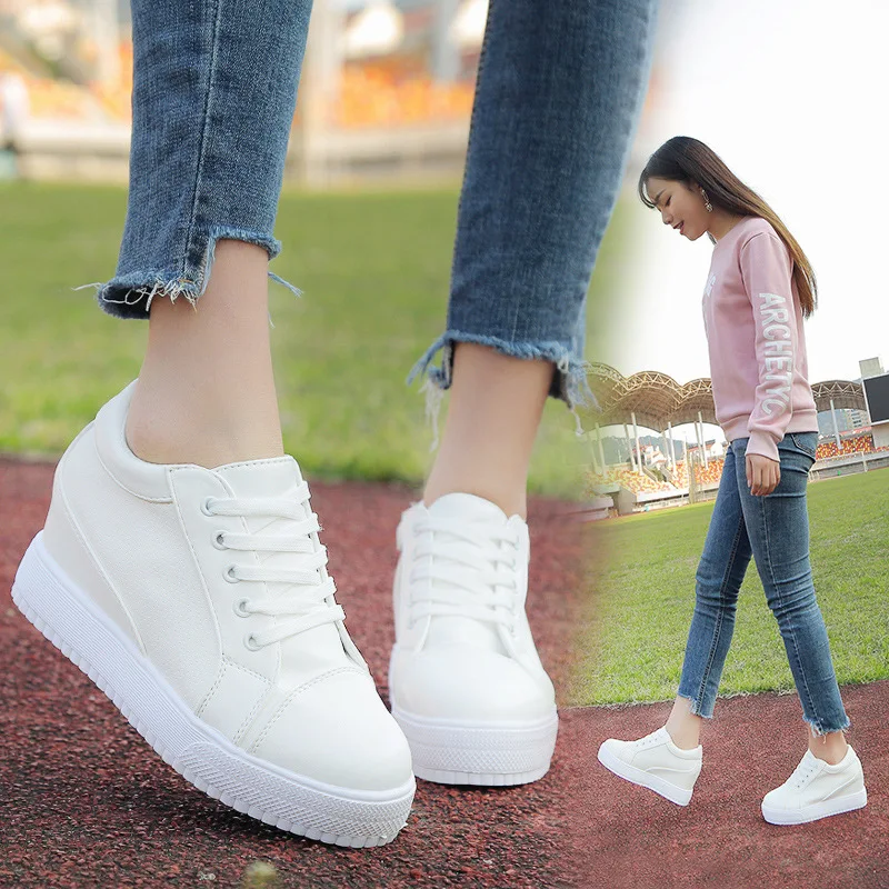 Белые скрытые кроссовки на высоком каблуке нескользящие модные женские туфли