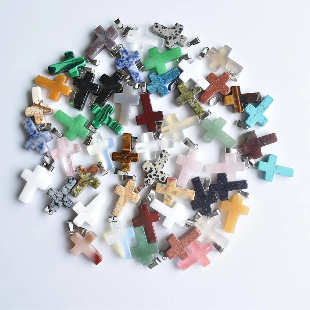 Модные подвески-кресты из натурального камня разных цветов подходят для