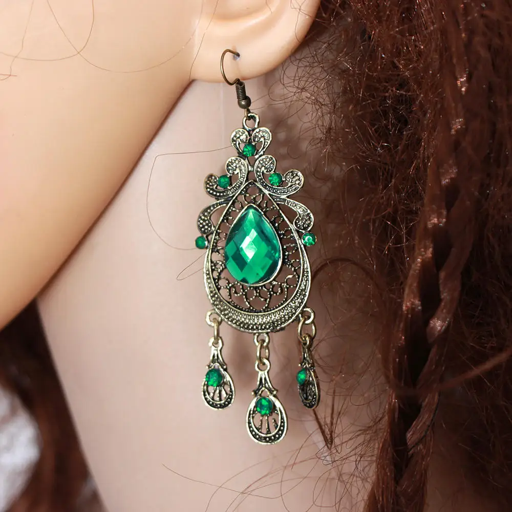 Женские серьги гвоздики из цинкового сплава с зелеными