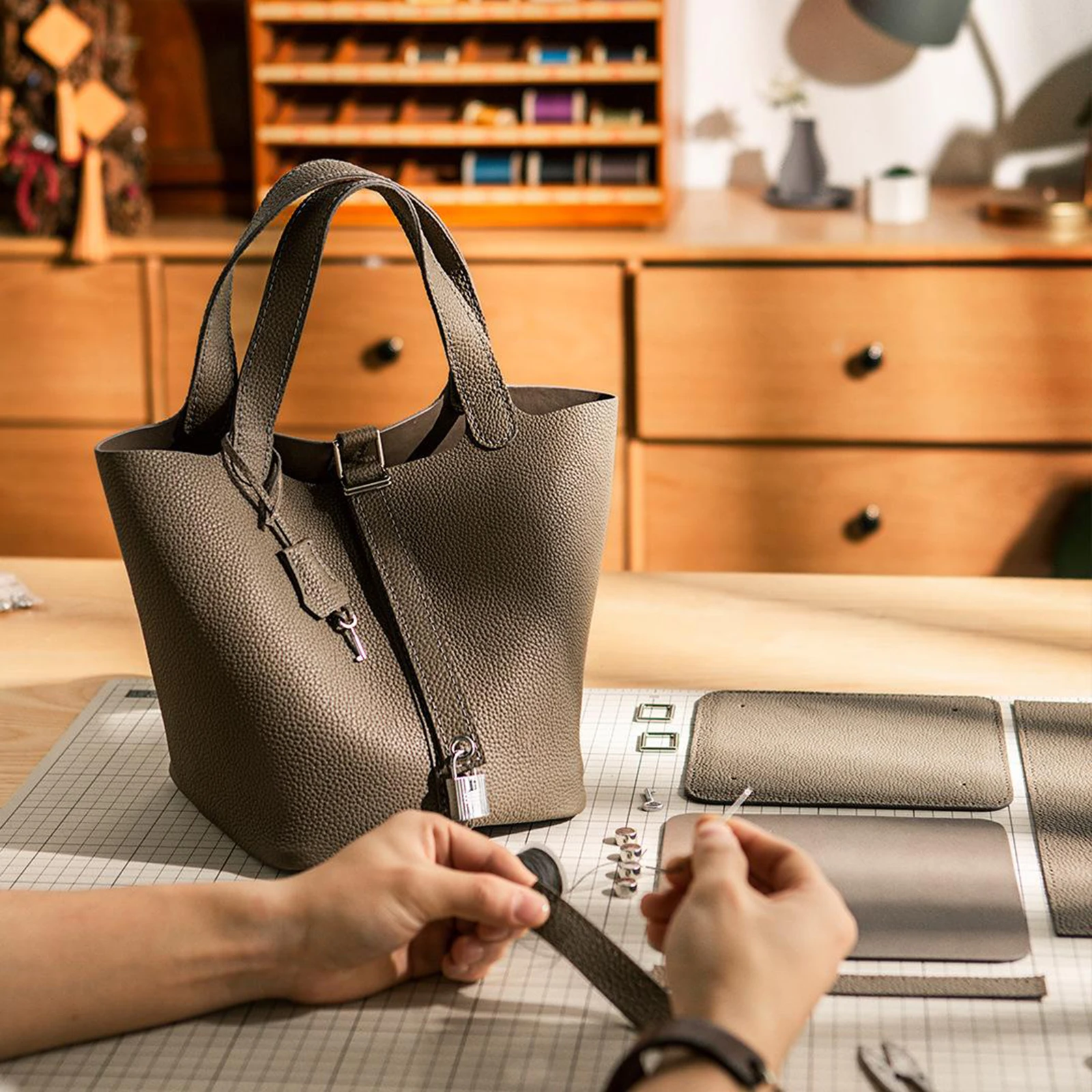 

Handbag Making Kit DIY Leather Bucket Bag Bottom Shaper Leather Crafts Gray