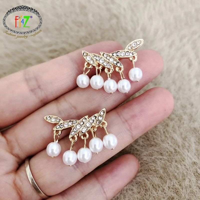 

F.J4Z New Romantic Earrings for Women Delicated Rhinestone Leaf Simulated Pearl Charms Stud Earring Jewelry Gifts Dropship