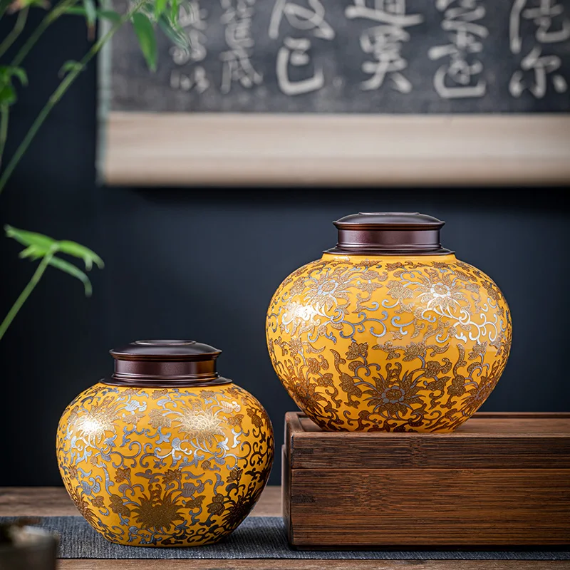 

Желтая керамическая банка из ротанга с крышкой из сплава