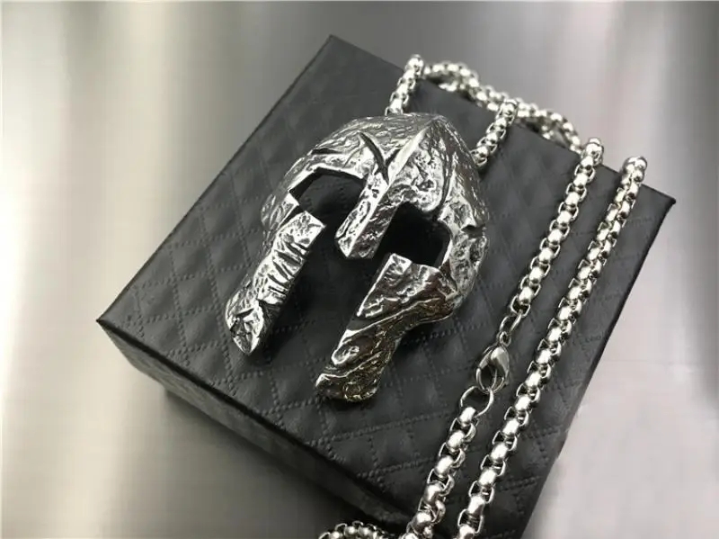 

New Retro Exquisite Helmet Pendant Personality Domineering Men and Women Trend Fashion Punk Rock Necklace Jewelry