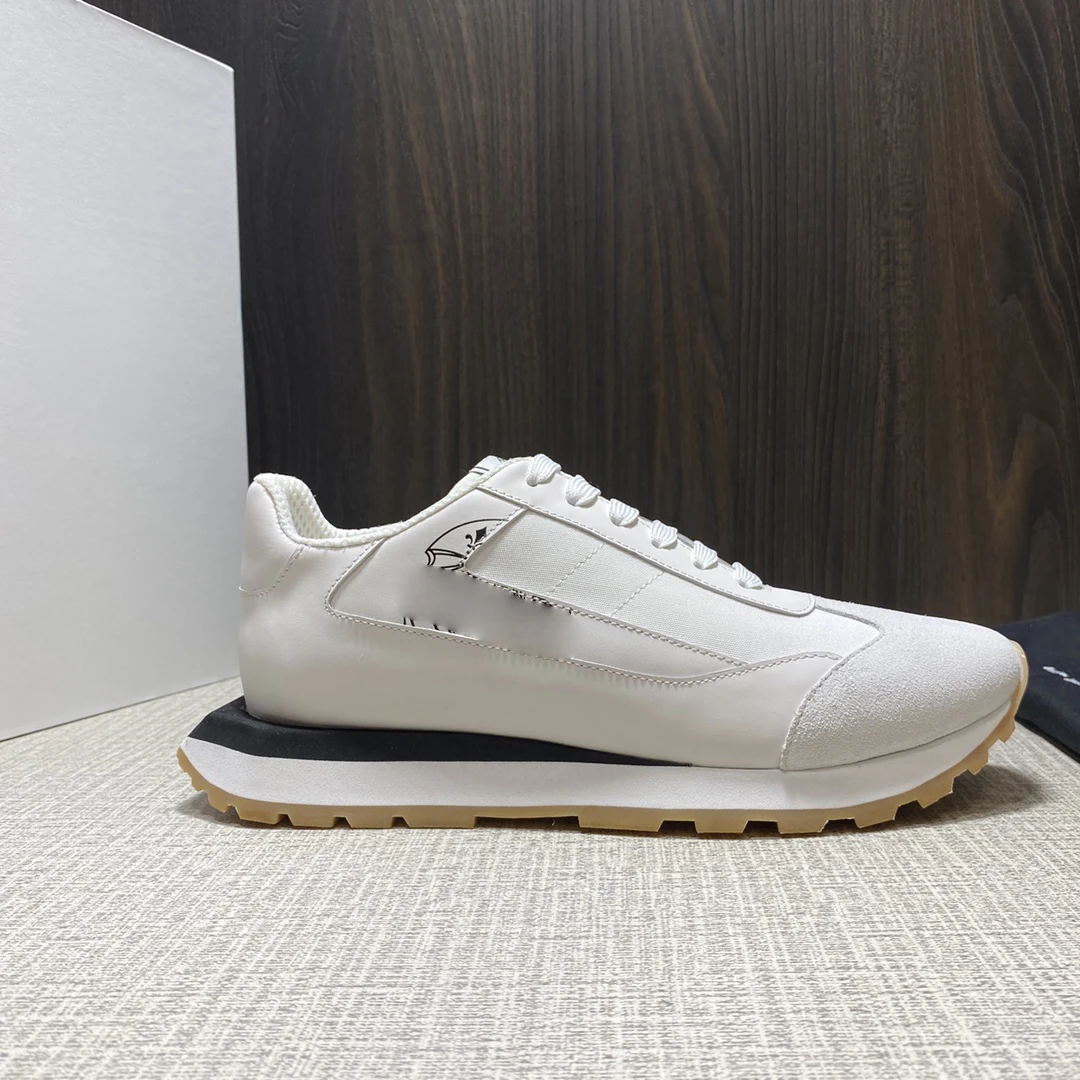 

The latest official release of new graphic leather, suede and nylon sports shoes. Modern classic, break through the boundary.