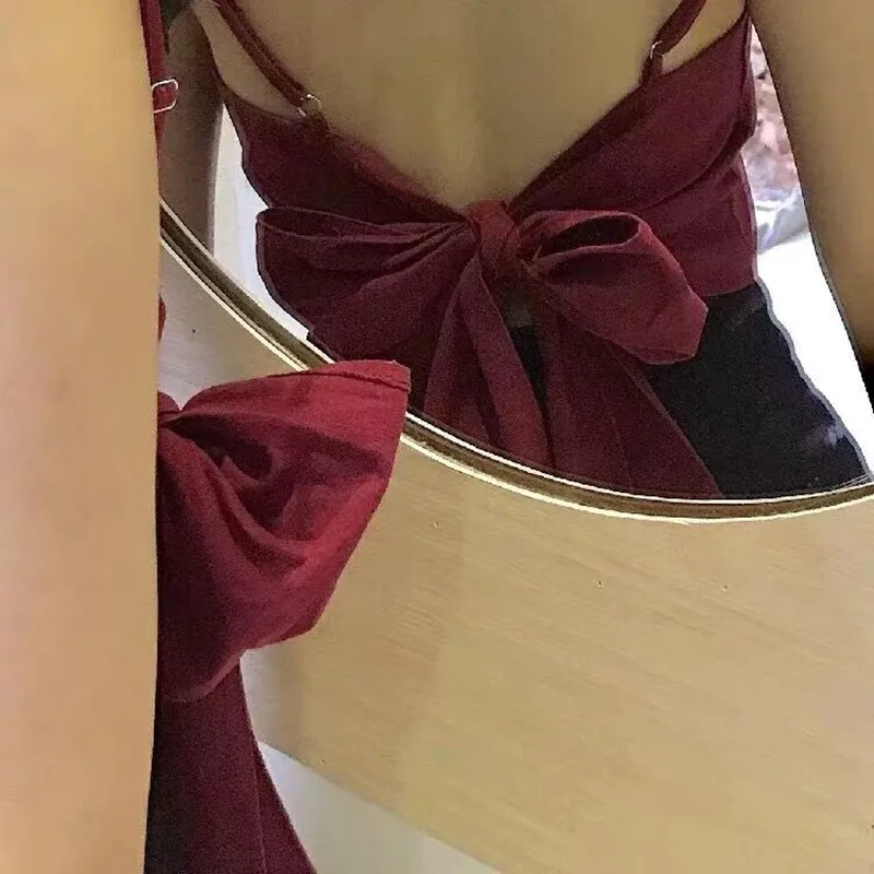 Женский топ без рукавов MUMUZI короткий с бантом на спине красный | Женская одежда