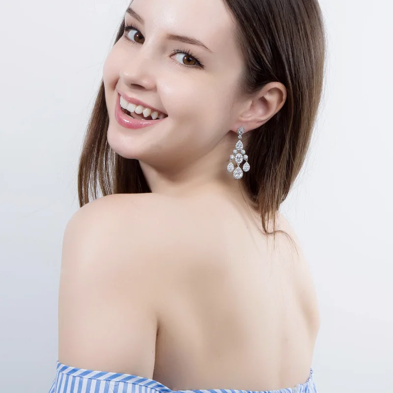 

Retro long temperament diamond tassel earrings