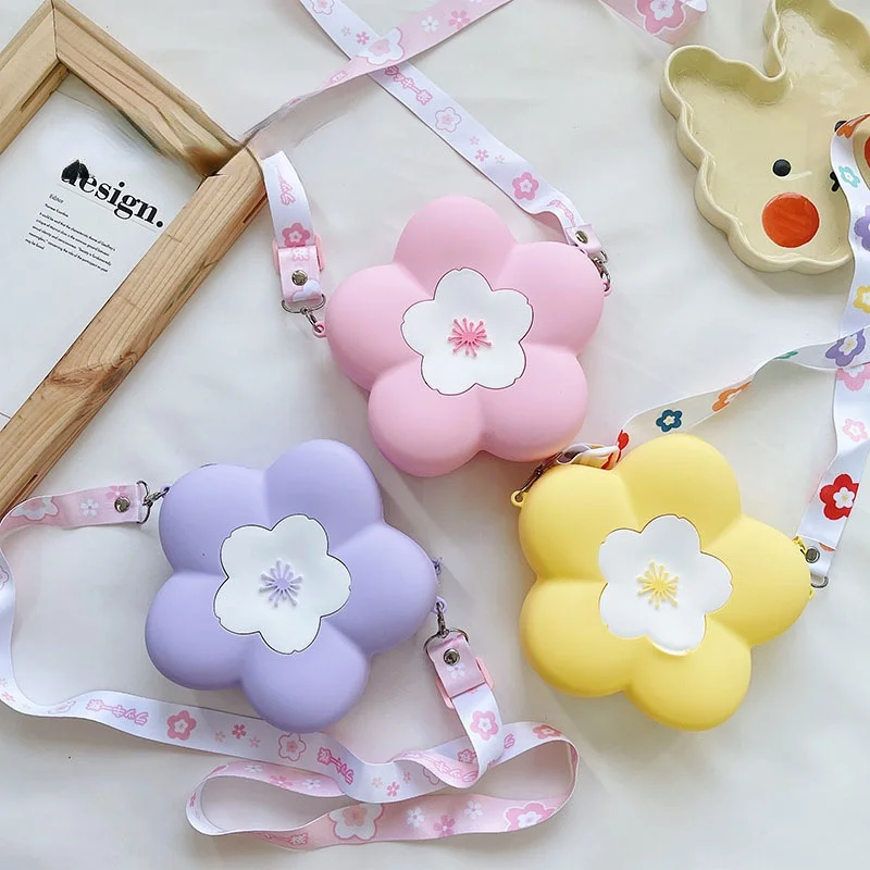 

Japanese cute children bag flower shape candy color bags parent-child silicone bag ins cartoon bag cute girl shoulder bag