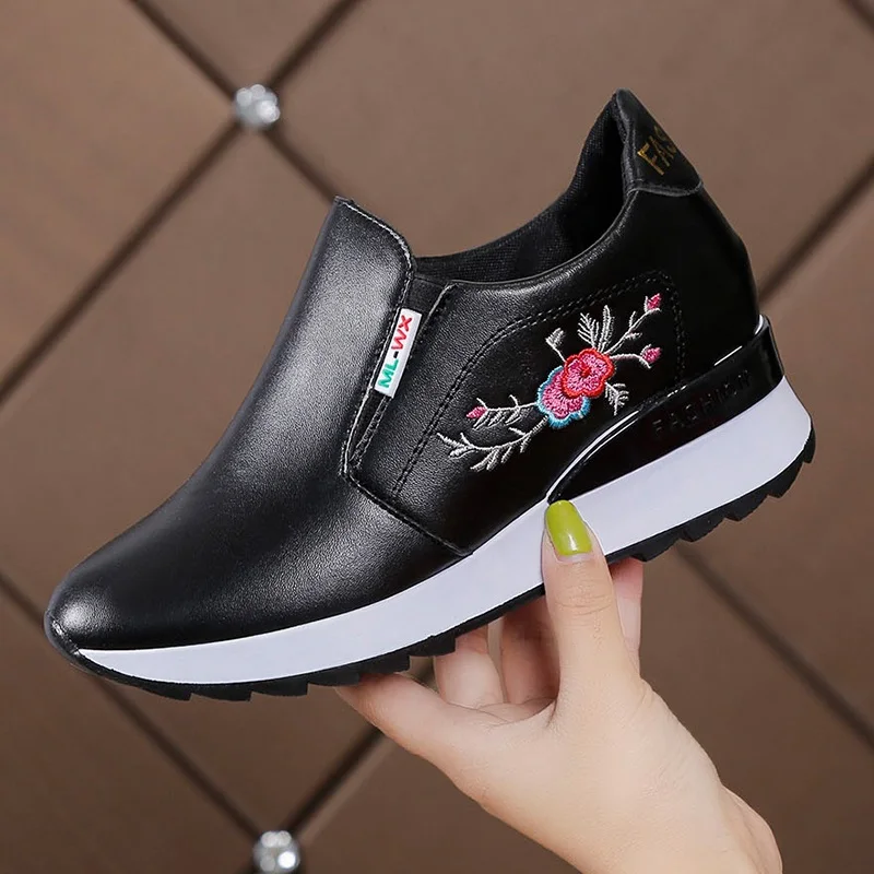 Autumn Style Black Повседневные лоферы на высоком каблуке; дышащая обувь из вулканизированной кожи; женские кроссовки из искусственной кожи с круглым носком; обувь на платформе с вышивкой; tenis feminino - Цвет: Autumn Style Black