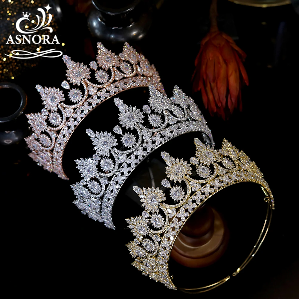 Женская повязка на голову с фианитами золотистого цвета